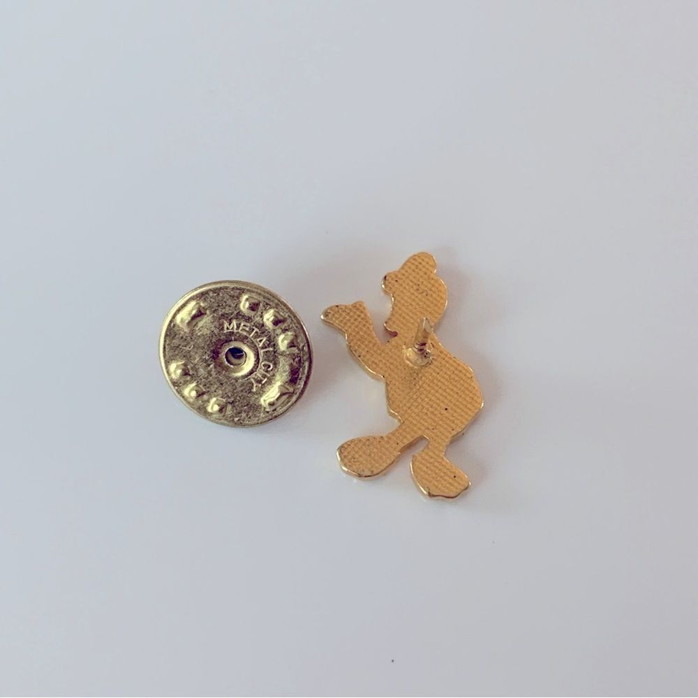 Donald Duck Lapel Pin - Picture 2 of 3